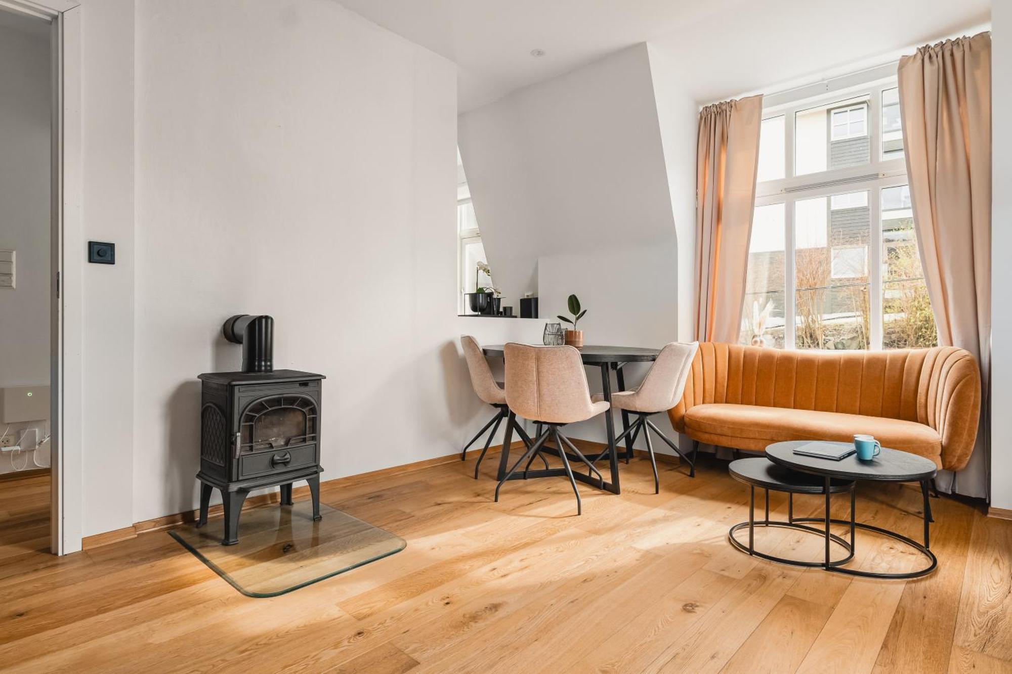 2-story Floor I 3x Work Space I Shared Garden Apartment